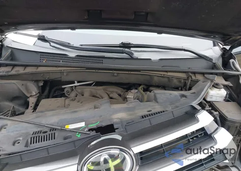 2019 Toyota Highlander Xle from USA, damaged, VIN 5TDJZRFH7KS617844